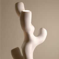 <a href="https://www.galeriegosserez.com/artistes/donnersberg-emma.html">Emma Donnersberg</a> - Penzai - Light sculpture